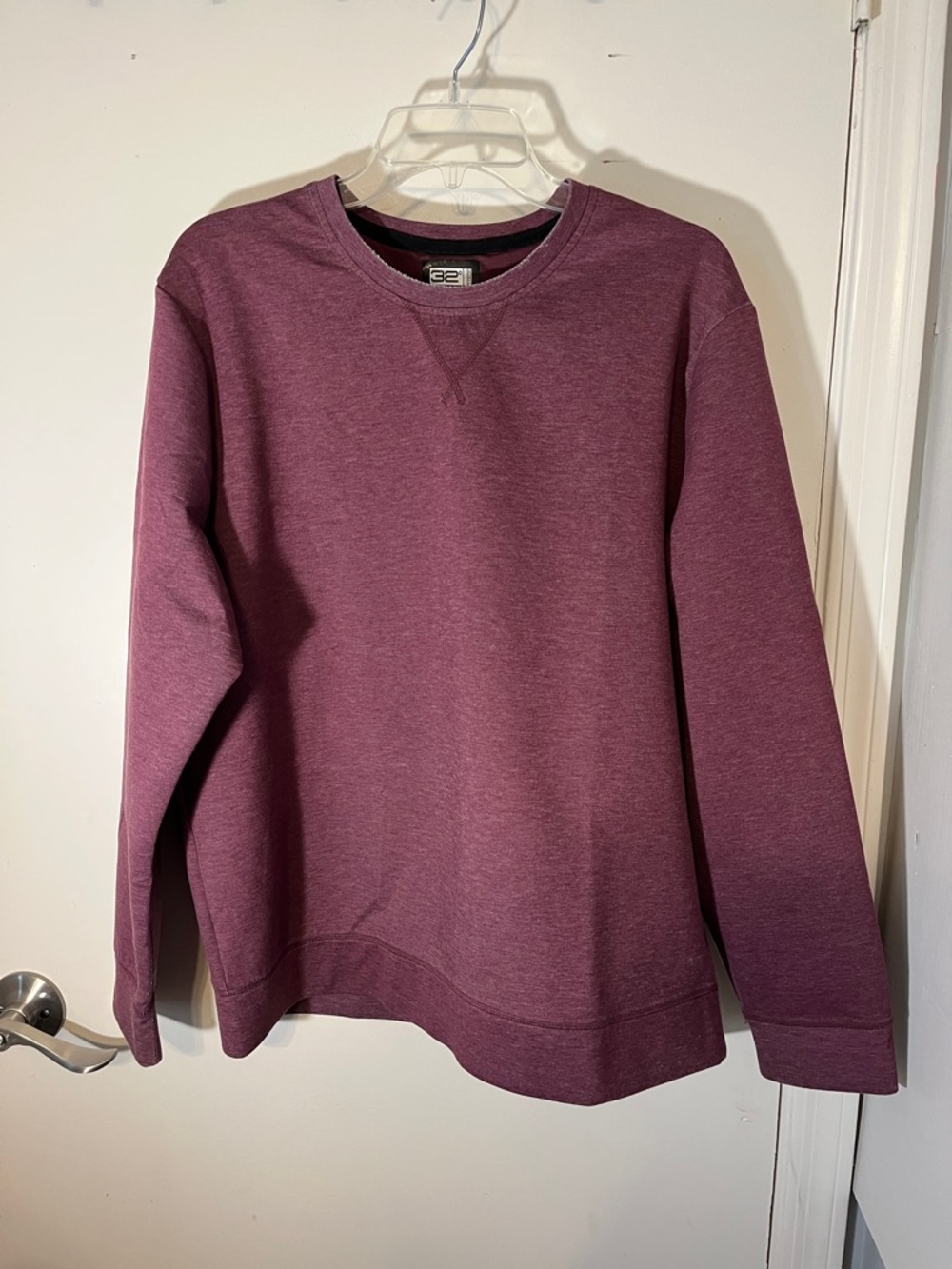 32 Degrees Heat Men's Burgundy Distressed Crewneck  large Sweatshirt